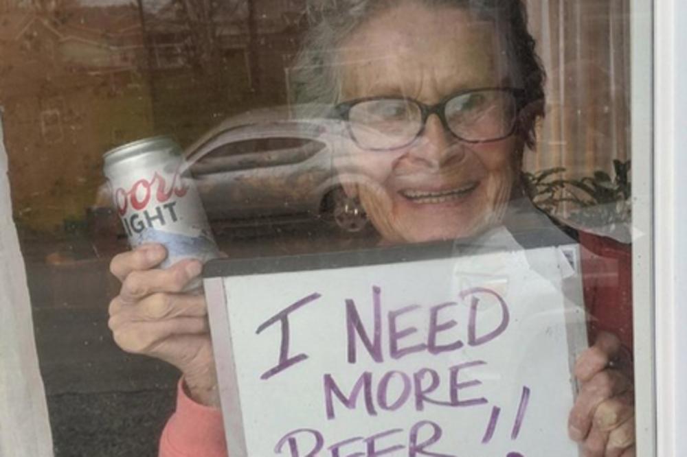 NA BAKIN PRAG STIGLE LIMENKE! Komšije uslišile želju gospođi (93) čija je fotografija OBIŠLA SVET!