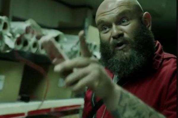 SRBIN IZ KLADOVA GLUMI U NAJPOPULARNIJOJ SERIJI NA SVETU, A MI TO NE ZNAMO: Sram da nas bude, gledamo ga po ceo dan