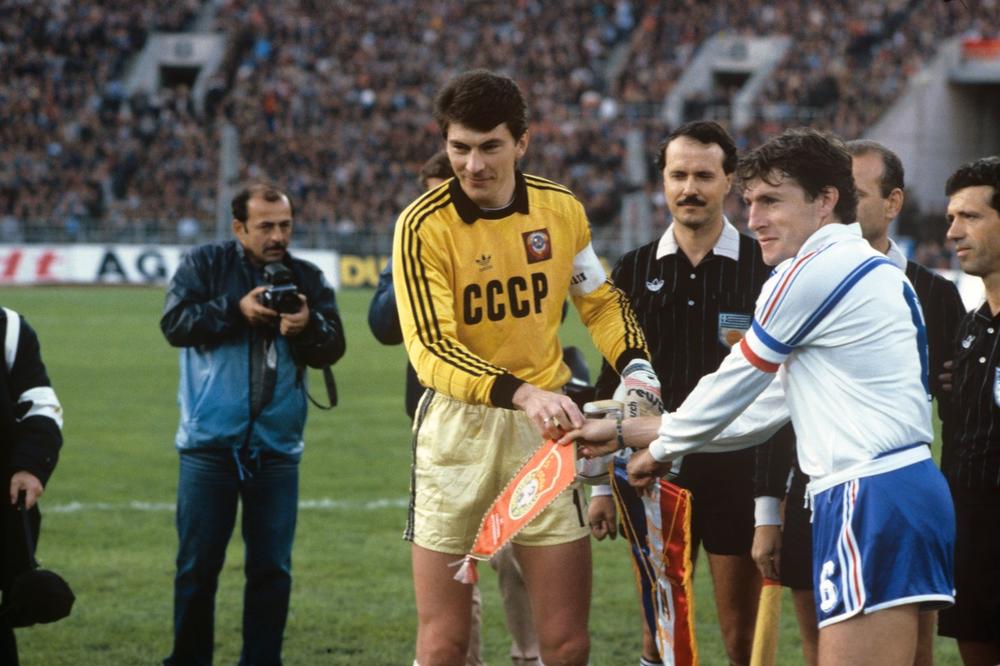 ZVALI SU GA GVOZDENA ZAVESA: Sećate li se, po mišljenju mnogih, najboljeg golmana na svetu? (VIDEO)