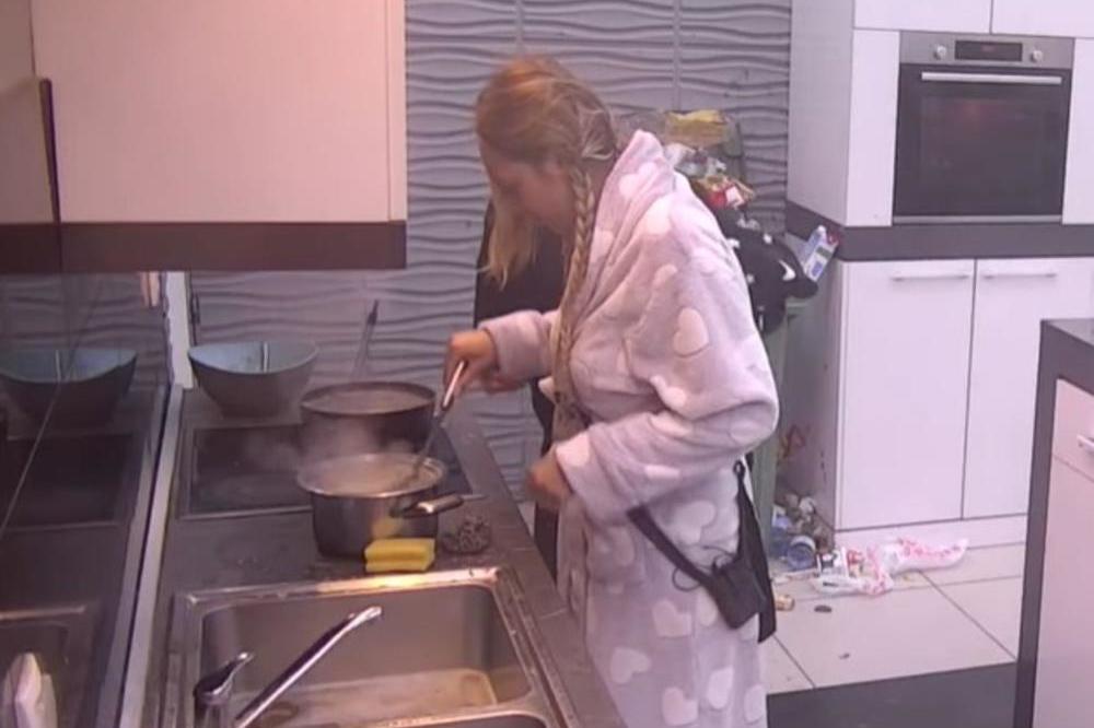 LUNA SE ZAGLEDALA U SERIJU PA ZABORAVILA VEČERU! Majka pritrčala da joj pomogne, dim na sve strane, gori šporet!