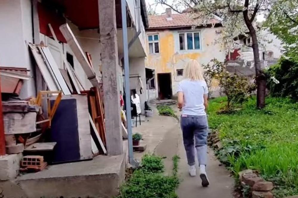 NAŠU POZNATU PEVAČICU OTAC NAPUSTIO ČIM SE RODILA A MAJKA OSTAVILA U SIROTIŠU: Mesto gde je rasla sad je SMETILIŠTE