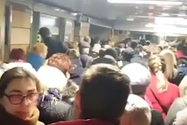 AU, KAKVO LUDILO ČEKA MOSKVU NISU NI SVESNI! Jedini krivac za gužvu u metrou su država i Putin, evo i zašto (VIDEO)