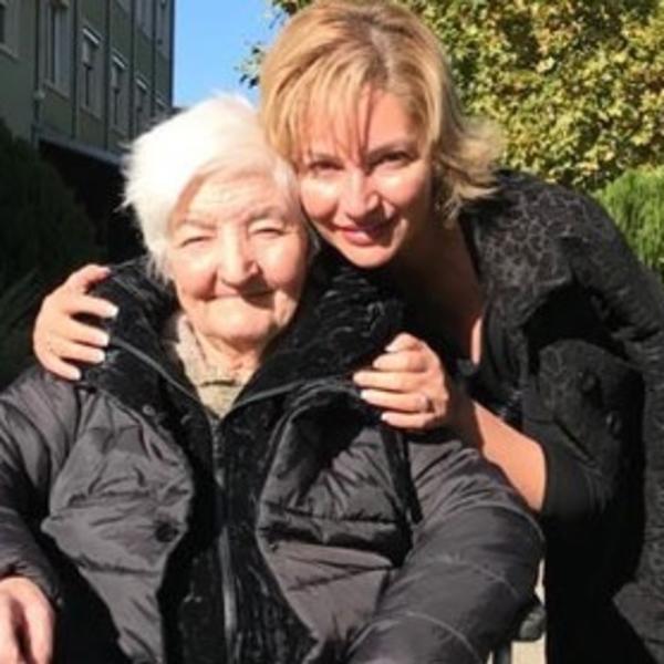 OTIŠLA JE POTPUNO SAMA I BEZ POZDRAVA: Pretužna ispovest Srpkinje čija je majka preminula od korone u domu za stare