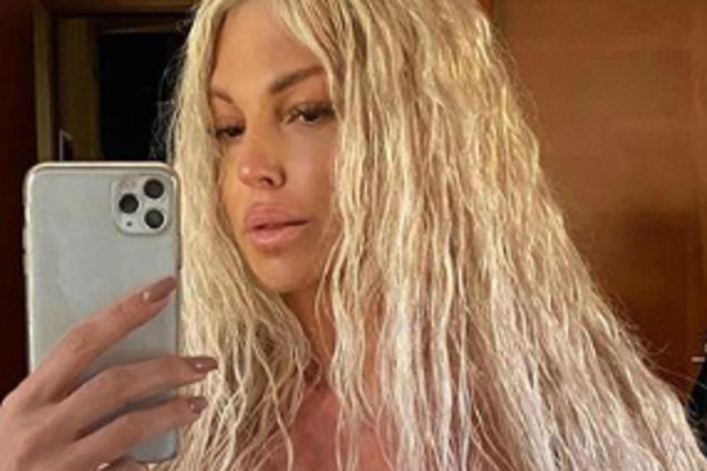 SVI GLEDAJU U JELENINE BRAD*VICE, NJENE GRUDI SAMO ŠTO NE EKSPLODIRAJU OD VELIČINE: Jako, jako nevaljala!