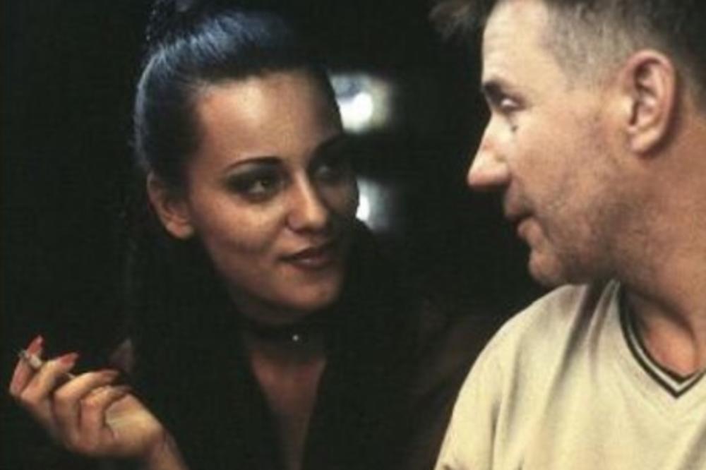 PROMENILA IME POD PRITISKOM, MAJKA JE DALA U KATOLIČKU ŠKOLU, OCA PAMTI SAMO PO LOŠEM: Reč je o ćerki ovog pevača!