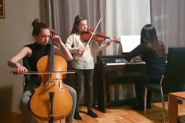 SRPSKA DECA SA KOSOVA PESMOM POSLALA NAJJAČU PORUKU KORONI! Pored njih ovakvih, bolest NEMA ŠANSE! (VIDEO)