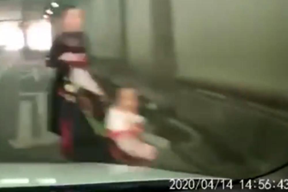 ŽENO, DA LI SI TI NORMALNA? Ceo svet je POLUDEO zbog snimka ove MAJKE SA KOLICIMA! (VIDEO)