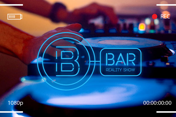 MILICA TODOROVIĆ SIJA NA SCENI BARA U VLAJKOVIĆEVOJ 8: Pevačica se skockala TOP, a tek kakvu atmosferu pravi!