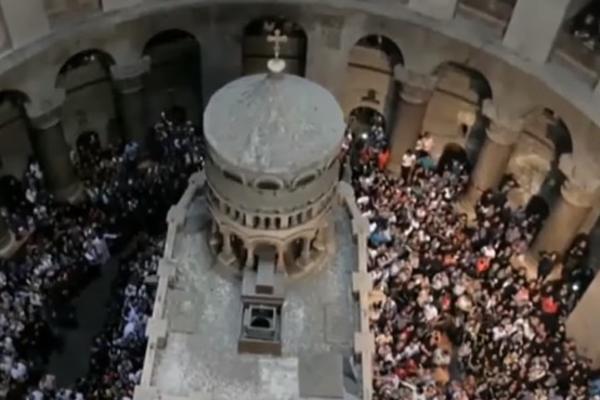 VELIKA SUBOTA ZA HRIŠĆANE DONOSI VELIKU NADU: U svetom gradu se na ovaj dan dešava veličanstveno čudo! (VIDEO)