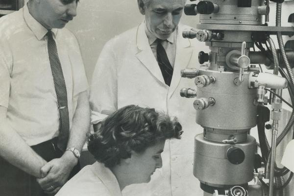 ISTRAŽIVALA PREHLADU PA OTKRILA KORONU: Ova žena je prva otkrila virus koji sada hara planetom i to 1964. godine