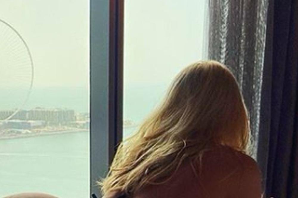 PREDSEDNICA KLUBA OBJAVILA ŠOKANTAN KUĆNI VIDEO: Skinula je sve sa sebe, a onda je počela da se dira "tamo dole"!