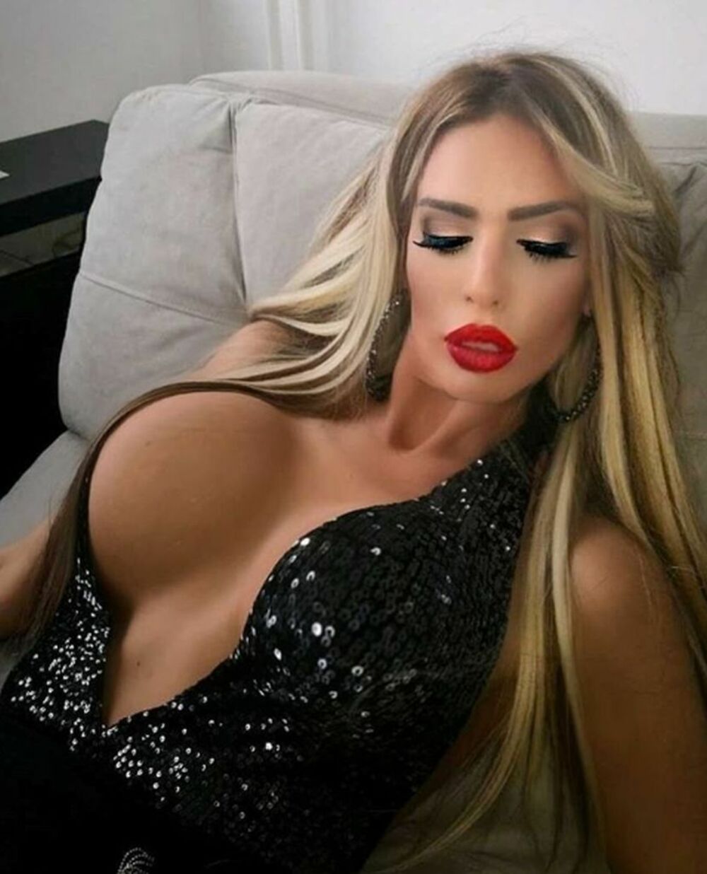 KUĆNI SNIMAK STARLETE NAJTRAŽENIJI NA SAJTU ZA ODRASLE: Ava Karabatić na  vrhuncu karijere!