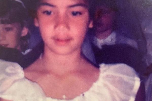 MISLIM DA SAM IMALA BRKOVE TOKOM SVOJE PRVE PRIČESTI: Prepoznajete li devojčicu koja je danas najlepša žena sveta?