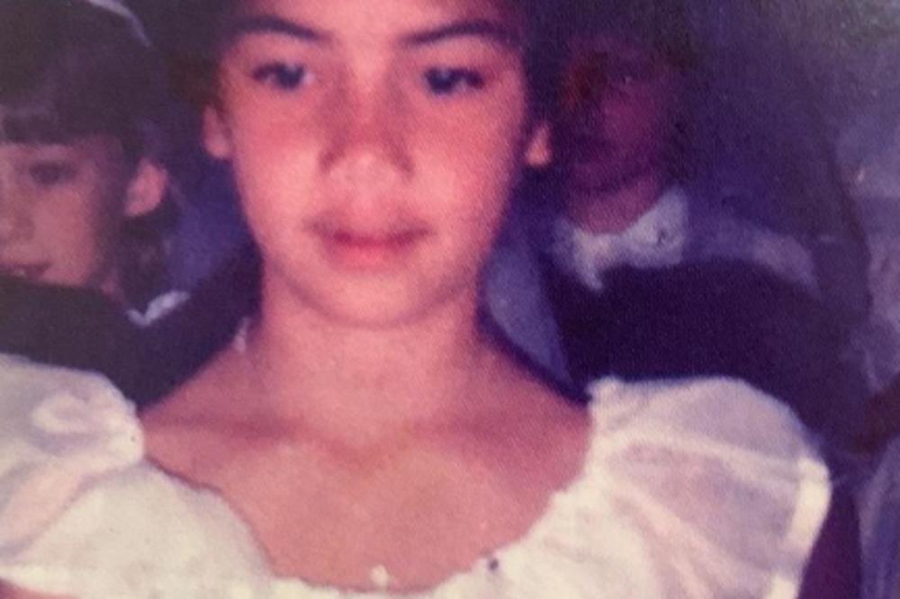 MISLIM DA SAM IMALA BRKOVE TOKOM SVOJE PRVE PRIČESTI: Prepoznajete li devojčicu koja je danas najlepša žena sveta?