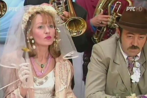 ZAVOLELI SMO JE KAO VESELO ĐOŠINO ŽENČE, A NIKO NE ZNA DA U SRCU NOSI TUGU: Jelena je obeležena velikom tragedijom!