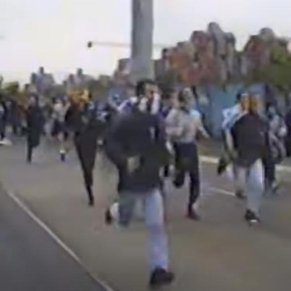 MASOVNA TUČA DELIJA I RADOVACA USRED BELA DANA: Navijačka scena u Srbiji ne pamti ovo! (VIDEO)