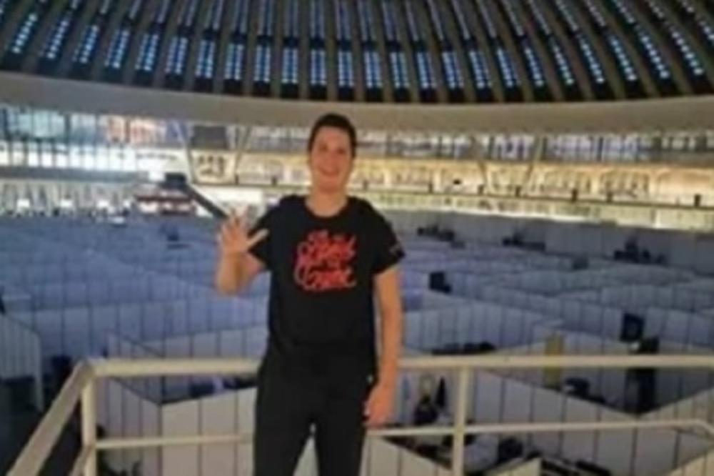 DANILO VUČIĆ NEMA NIKAKVE POVLASTICE NA SAJMU: Pojavile se nove fotografije, predsednikov sin kao sav normalan svet