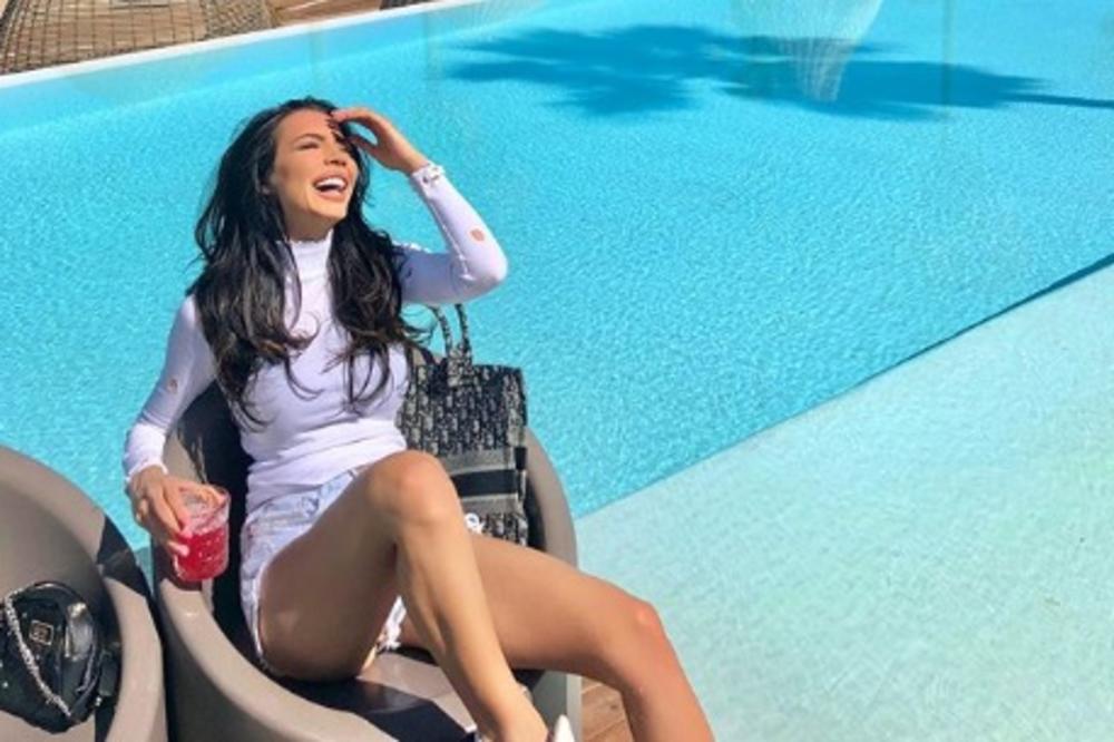 ŽIVI U RAKOVICI, ALI JE STALNO PO LUKS HOTELIMA? Odakle novac Topalkovoj ćerki za egzotične destinacije?