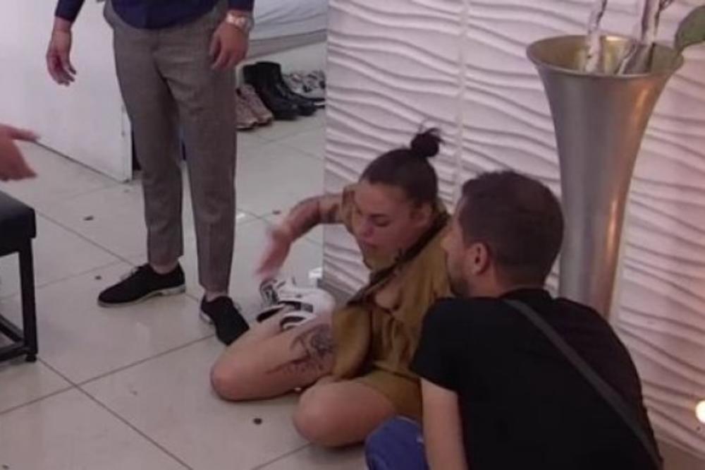MINA SE VALJA PO PODU I PRAVI SKANDAL NA USKRS! Mensur je ostavio, ona dobila slom, preti da će se povrediti!