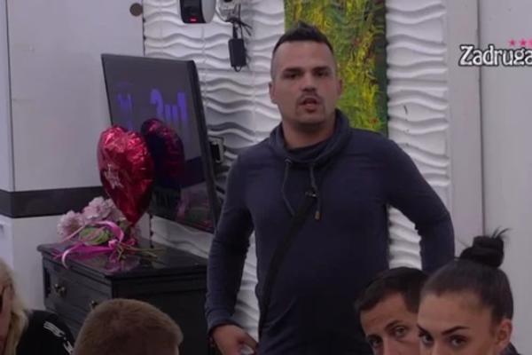 ČOLAKU SAOPŠTENO DA GA JE IVANA KRUNIĆ OSTAVILA: On ne prihvata raskid, ne veruje novinarima!