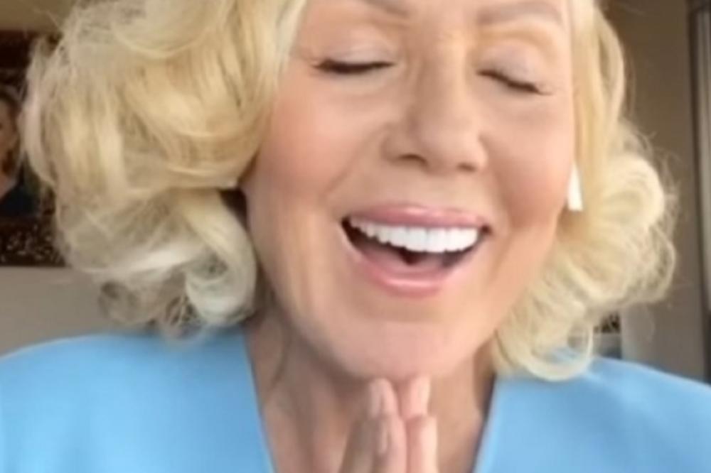 EVO ŠTA BRENA RADI SA SUPRUGOM NA MORU, PRISUTNI SE PITAJU KAKO DA PREŽIVE DOK GLEDAJU! Popadaće vam vilice