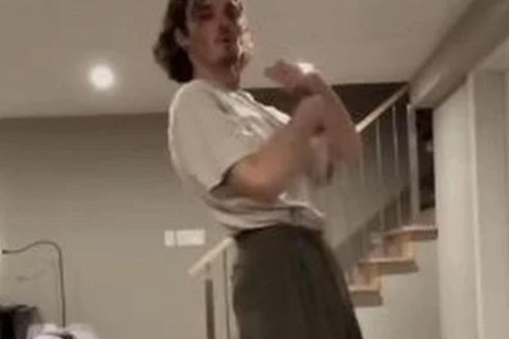 PLESAO JE SAM U STANU, SVE JE PRESTRAVIO DETALJ IZA NJEGA: Šta se ono pojavilo na stepenicama??? (VIDEO)