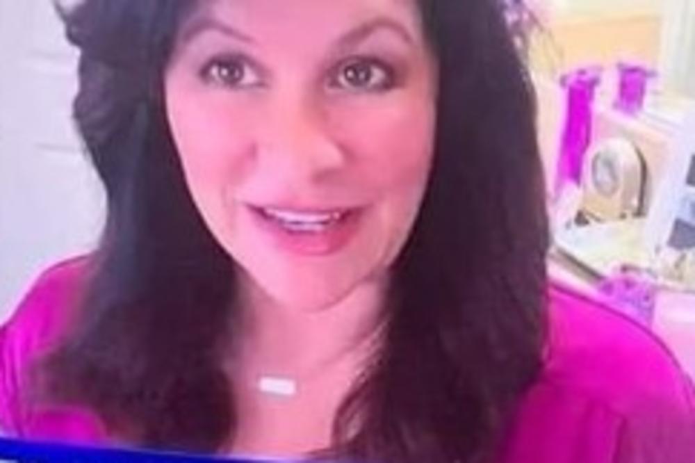 GLEDAOCI NISU VEROVALI ŠTA VIDE: Uključila se u program iz svoje kuće, u ogledali se videlo nešto jako BEZOBRAZNO!