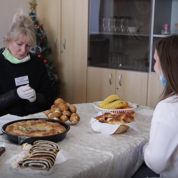 KAČAREVO POTVRDILO DA SLOGA KUĆU GRADI: Volonteri brinu o starima, žene o volonterima (VIDEO)