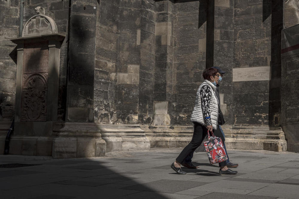 ALARMANTNO U AUSTRIJI: Broj umrlih PREMAŠIO 9.000, ujedno i broj novozaraženih NEPRESTANO RASTE!