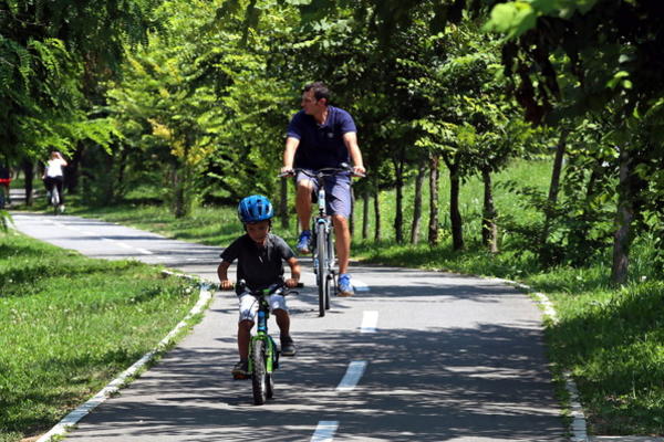 SAD JE 3O STEPENI ŠIROM SRBIJE, ALI PRIBLIŽAVA NAM SE HAOS: Jako nevreme će nas udariti, evo kada tačno!