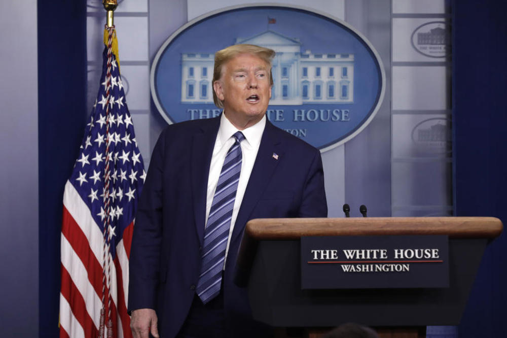 KOJI JE TRAMP LICEMER OD ČOVEKA: Apeluje na firme da ne otpuštaju radnike, a u njegovom klubu PLJUŠTE OTKAZI!