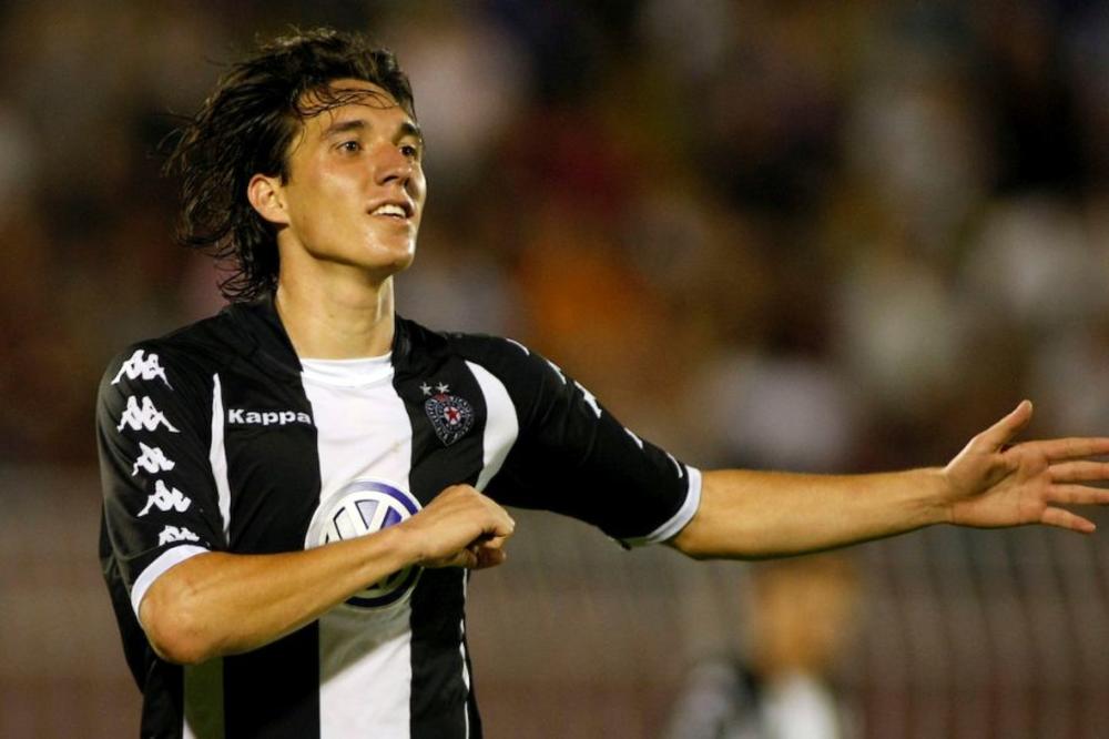 VELIKA NOĆ ZA PARTIZAN: Kleo bacio Grobare u ekstazu!