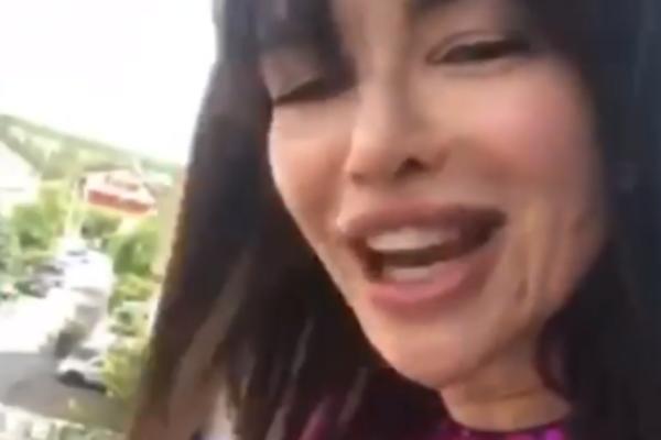 SEVERINA SLAVI ROĐENDAN SA OSMEHOM NA LICU, ZA NIŠTA NE MARI: Tamburaši sviraju, svi gledaju veselu haljinu!