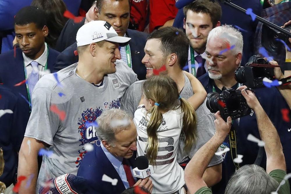 POTVRĐEN POVRATAK GODINE: Gronk prošao lekarske i vraća se iz penzije da opet s Brejdijem žari i pali NFL-om!