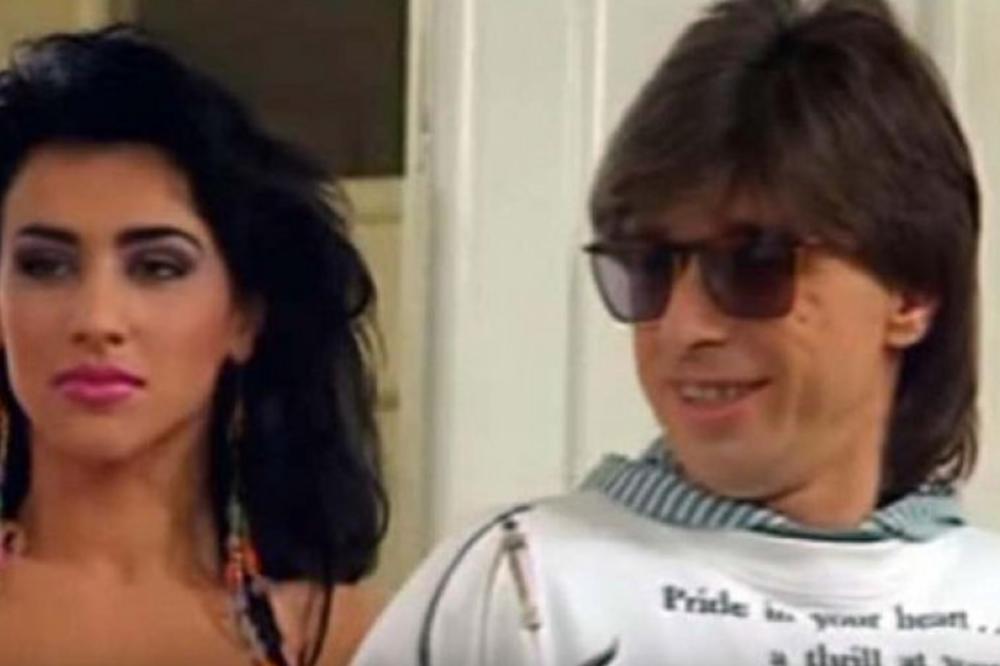 SIGURNI SMO DA STE POPOVIĆA ODMAH UOČILI, ALI ZNATE LI KO JE CRNA DEVOJKA SA LEVE STRANE? Danas je skandal majstor!