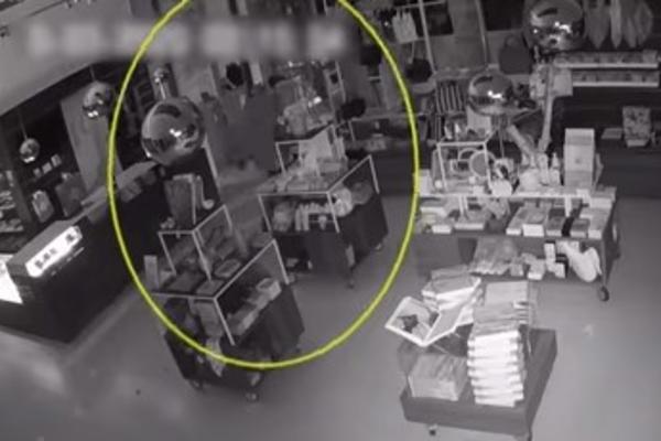 PUŠTEN NECENZURISAN SNIMAK KRAĐE VAN GOGOVE SLIKE: Da li je moguće da su je uzeli ovako? (VIDEO)