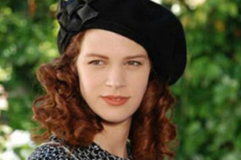 GREŠKOM LEKARA OSTALA PRIKOVANA MESECIMA ZA KREVET! Naša glumica porođajnu salu napustila u mukama!