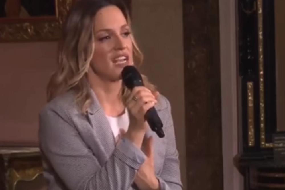 OVA PESMA JE ZA TIJANU JURIĆ I ONE KOJI SU IZGUBILI BITKU SA OPAKIM VIRUSOM: Cela Srbija je sinoć plakala i pevala!