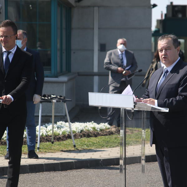 ISTORIJSKI SUSRET: Dačić i Sijarto delimično OTVORILI GRANICU i uputili NAJJAČU MOGUĆU PORUKU! (FOTO)