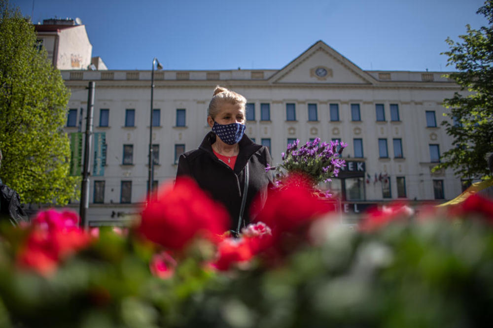 KORONA KOLAČ POSTAO HIT U PRAGU: Evo kako izgleda!