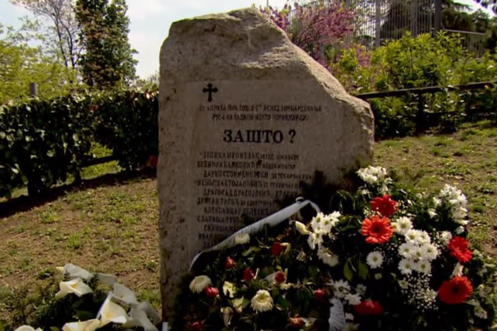 1.000 ZAŠTO, 0 ZATO: 21 godinu od bombardovanja zgrade RTS nema odgovora na pitanje sa čuvenog spomenika (FOTO)