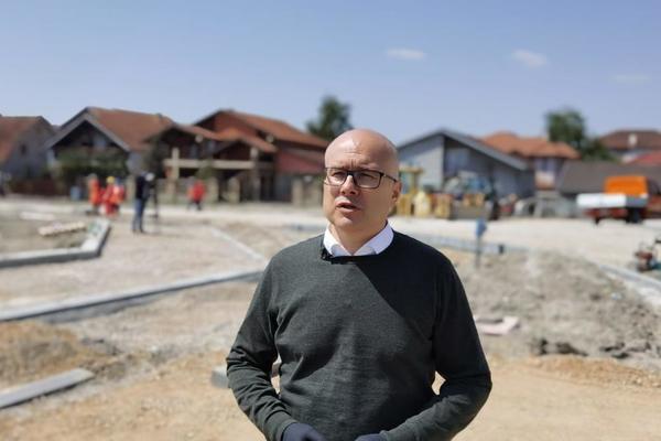 GRADONAČELNIK NOVOG SADA OBIŠAO RADOVE NA PRODUŽETKU BULEVARA JOVANA DUČIĆA!