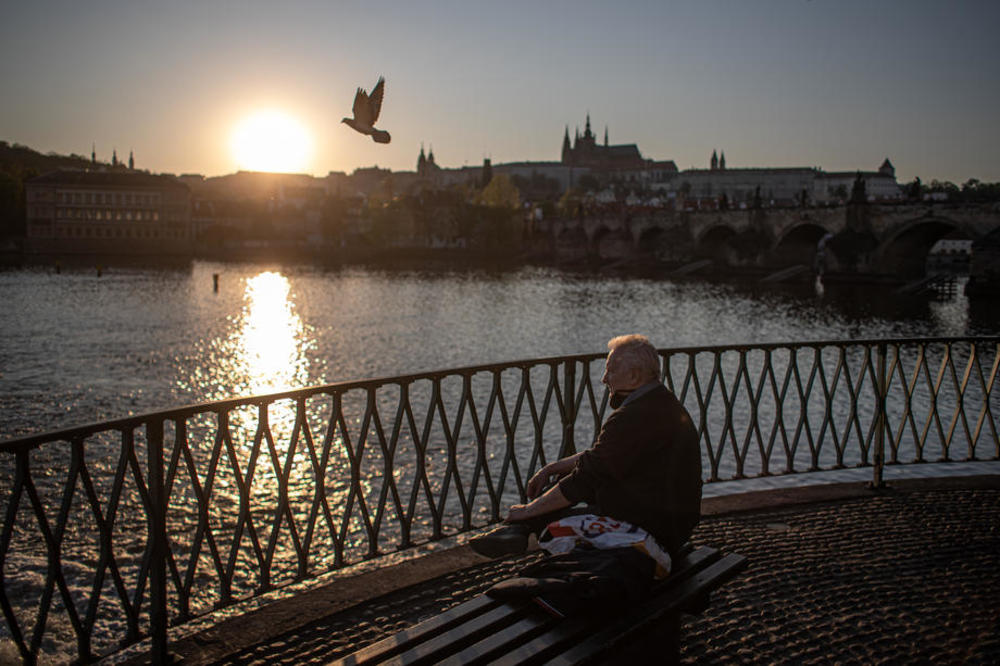 3 DAN ZA REDOM REKORD PO BROJU OBOLELIH: U ovoj zemlji je opšti haos, KORONA RUŠI SVE PRED SOBOM!