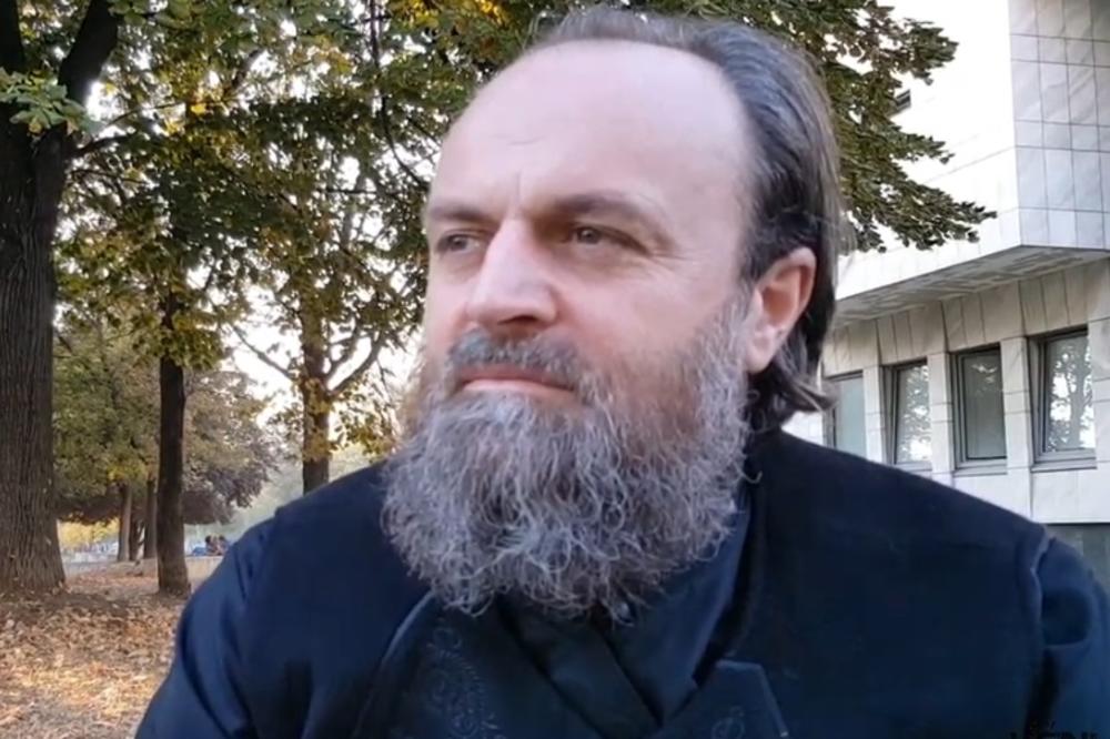 PRESTANITE SA OVIM TRENDOM IZ DEVEDESETIH! Vladika Šarić JASAN, OVAKO treba SLAVITI SLAVU kad su na snazi nove mere
