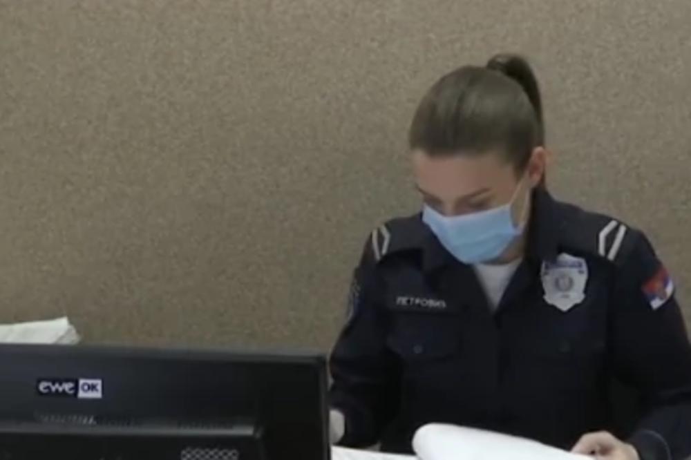 POLICAJKA IZ NOVOG SADA BILA VAN DUŽNOSTI I SAVLADALA RAZBOJNIKA U DROGERIJI: Ukrao parfeme i napao radnice