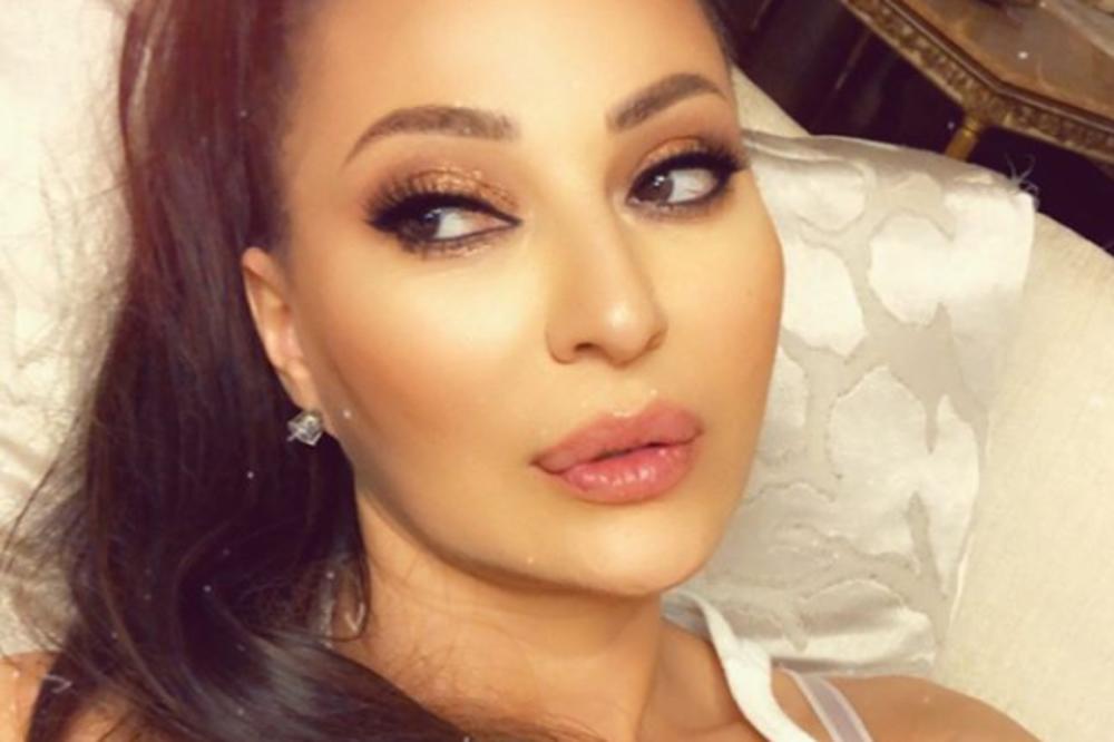 OVO JE CECIN NAJVEĆI HIT, MALO KO ZNA DA JE STIHOVE POSVETILA SAMO JEDNOM MUŠKARCU: Volela ga je više nego sebe!