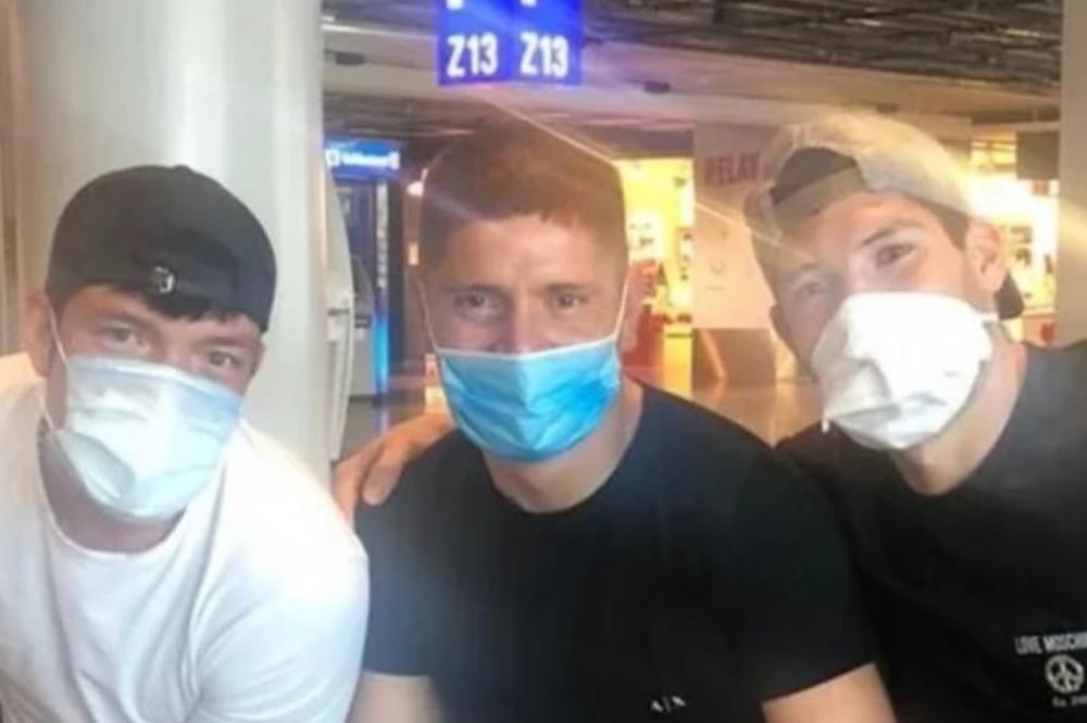 VAPAJ FUDBALERA ZAROBLJENIH NA AERODROMU: Spavamo na betonu, naša vlast nas je izdala! Pomozite nam!