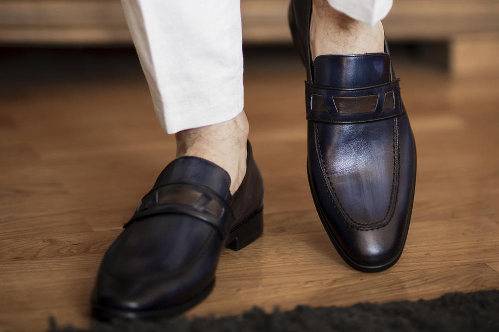 EVO ZAŠTO NE BI SMELI DA SE IZUVATE POSLE ULASKA U KUĆU: Odgovor će sve šokirati