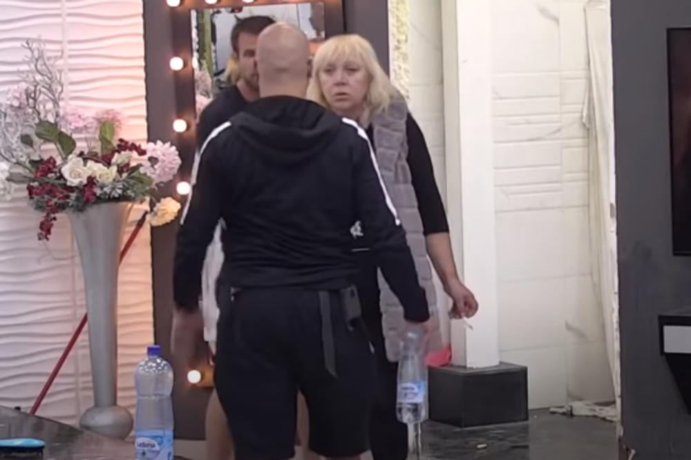 ZORICA MARKOVIĆ IZRUČILA FLAŠU PRLJAVE VODE SA PIKAVCIMA BRENDONU NA GLAVU! Haos u Zadruzi kakav nije viđen