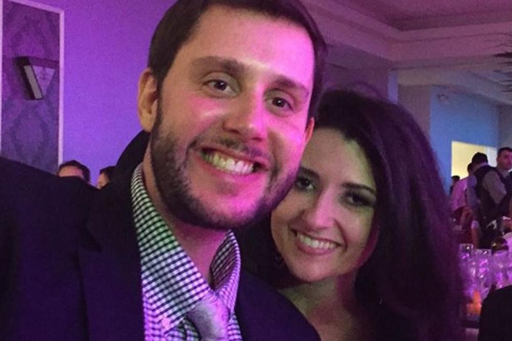 MUŽ JOJ JE UMRO OD KORONE: Pronašla je poslednju poruku koju joj je napisao KAD JE ZNAO DA UMIRE, suze su krenule!